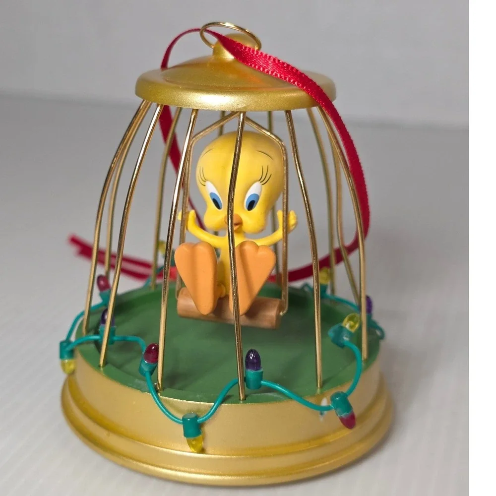 Hallmark Tweety‎ Bird Ornament Small Gold Fair condition needs work